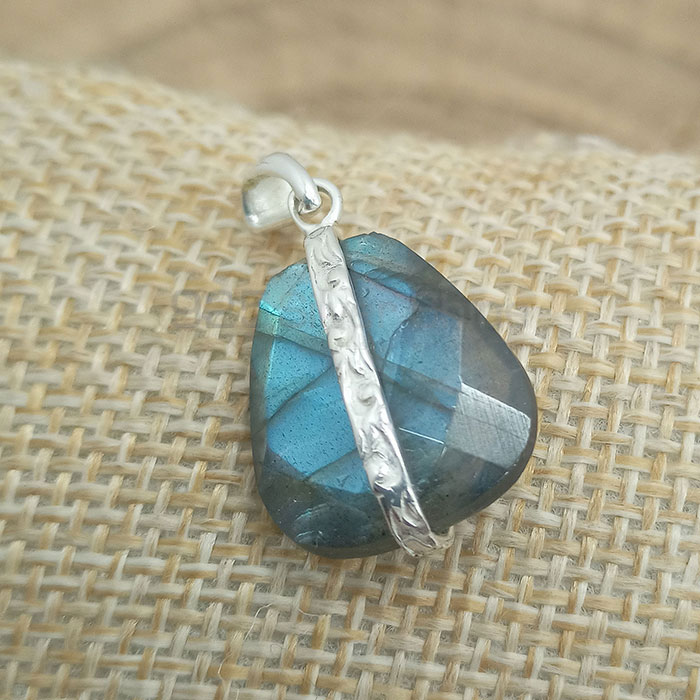 Blue Fire Bezel Labradorite Pendant In Sterling Silver 925NSP01_1