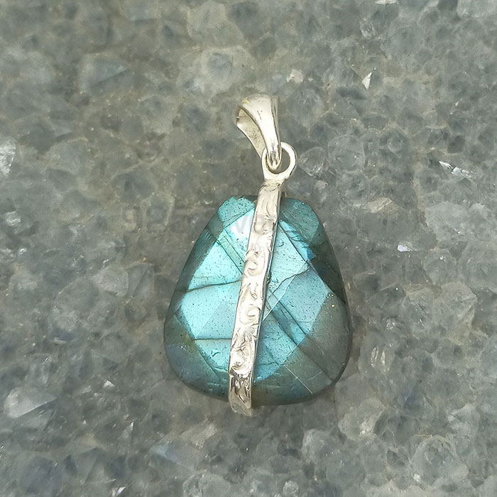 Blue Fire Bezel Labradorite Pendant In Sterling Silver 925NSP01_2
